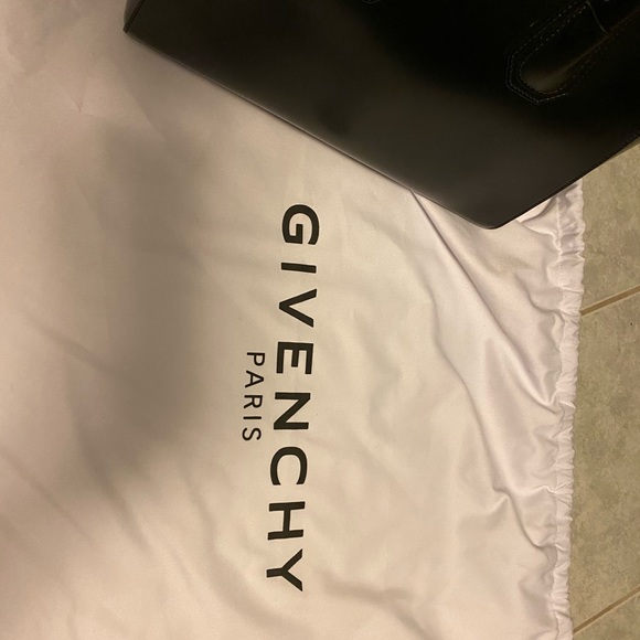 Givenchy medium Antigona patent leather brand new - Picture 8 of 10